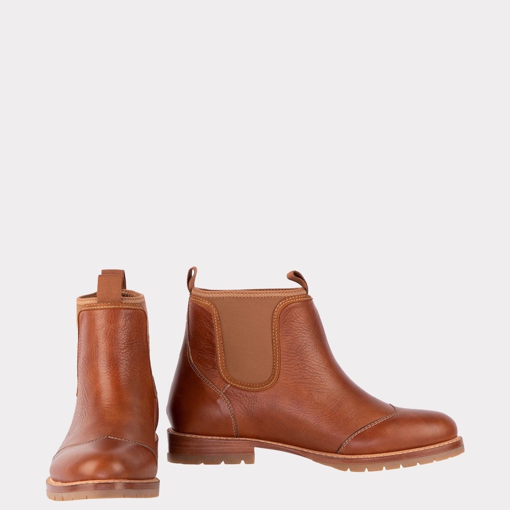 LUCCHESE ALL-WEATHER TOWN CHELSEA BOOTS
Brown Leather Chelsea Boots